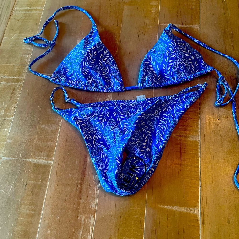 Gorgeous blue bikini never worn! Size medium, Shien